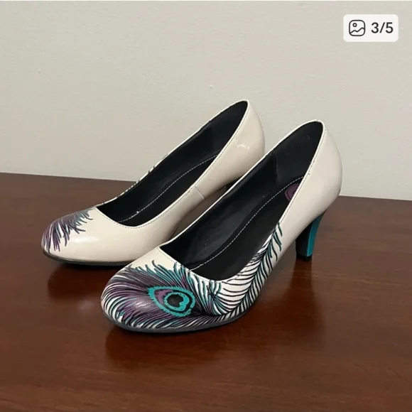TUK Cream and Purple Heels with peacock feather design - Picture 3 of 5